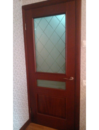 Дверь «Ирида» шириной 70 см со стеклом Ромб гравировка